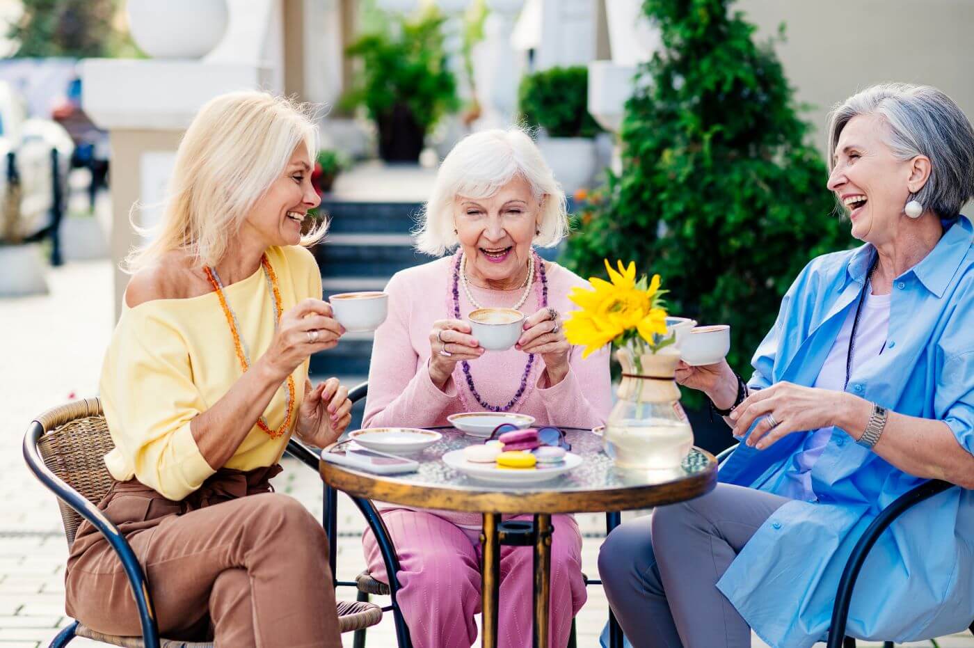 Senior Living Resources | Sunscape Boca Raton group of seniors in assisted living at sunscape boca raton